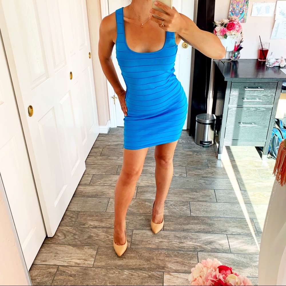 Bodycon blue dress 👗 hitting the town!